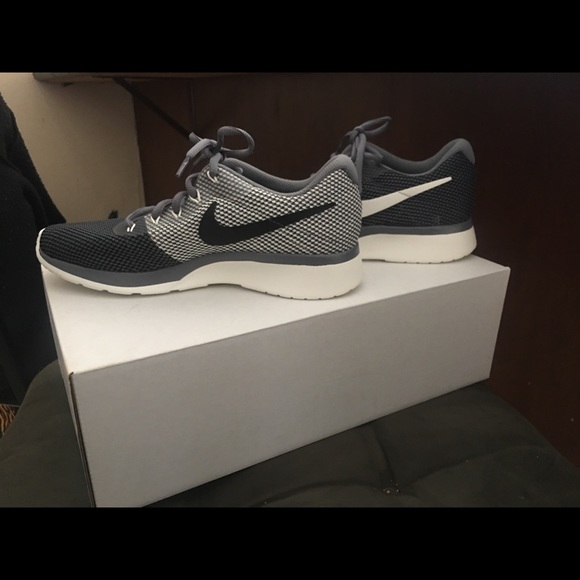 Women’s Nike tanjun Racer shoe grey size 7 - Picture 2 of 5